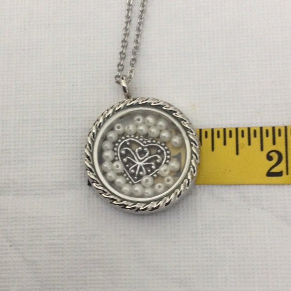 Elegant Silver Color heart Pendant Necklace. NWOT  #567 - Picture 4 of 5